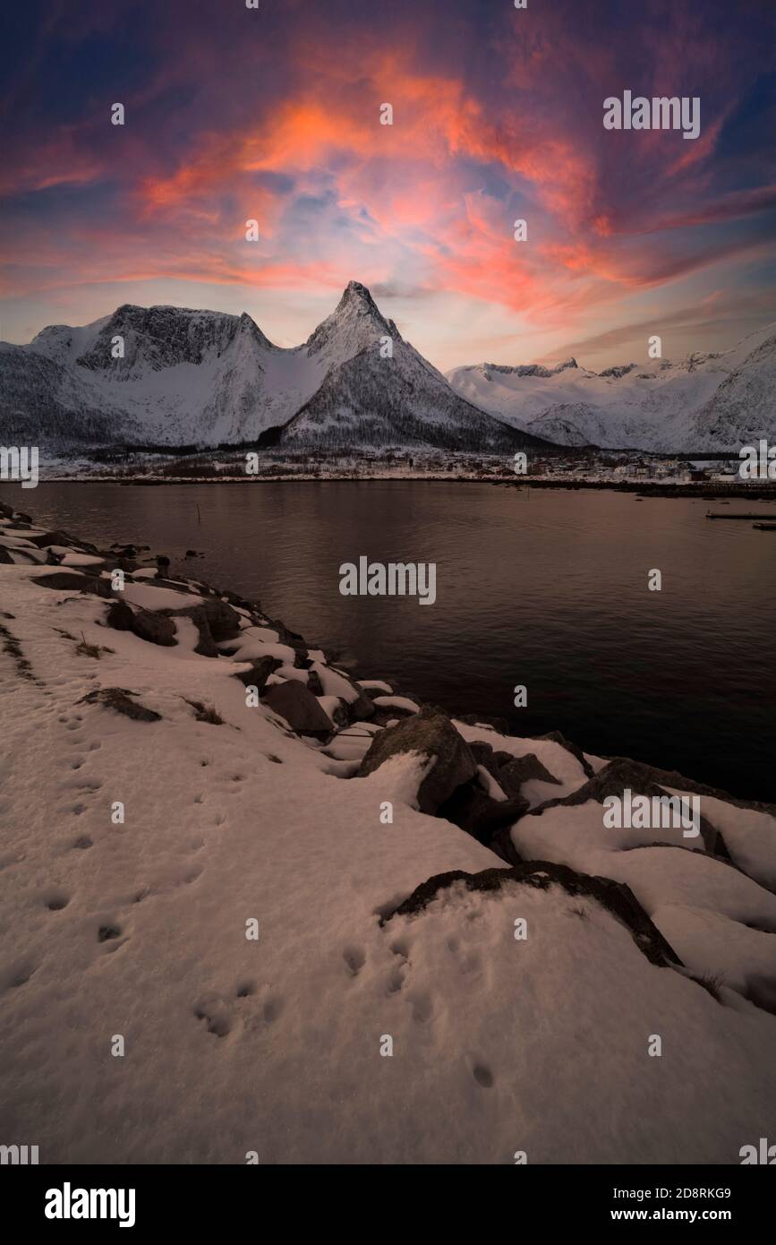 Alba invernale sull'isola di Senja, Norvegia. Foto Stock