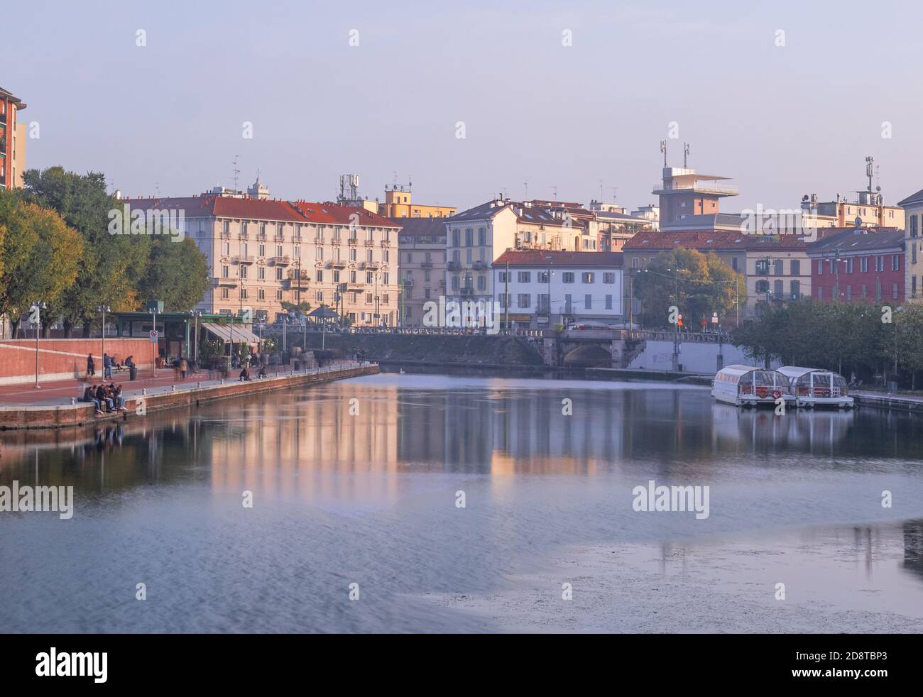 Vista di Darsena, il molo bagnato nel quartiere Navigli.Milano,Lombardia,Italia Foto Stock