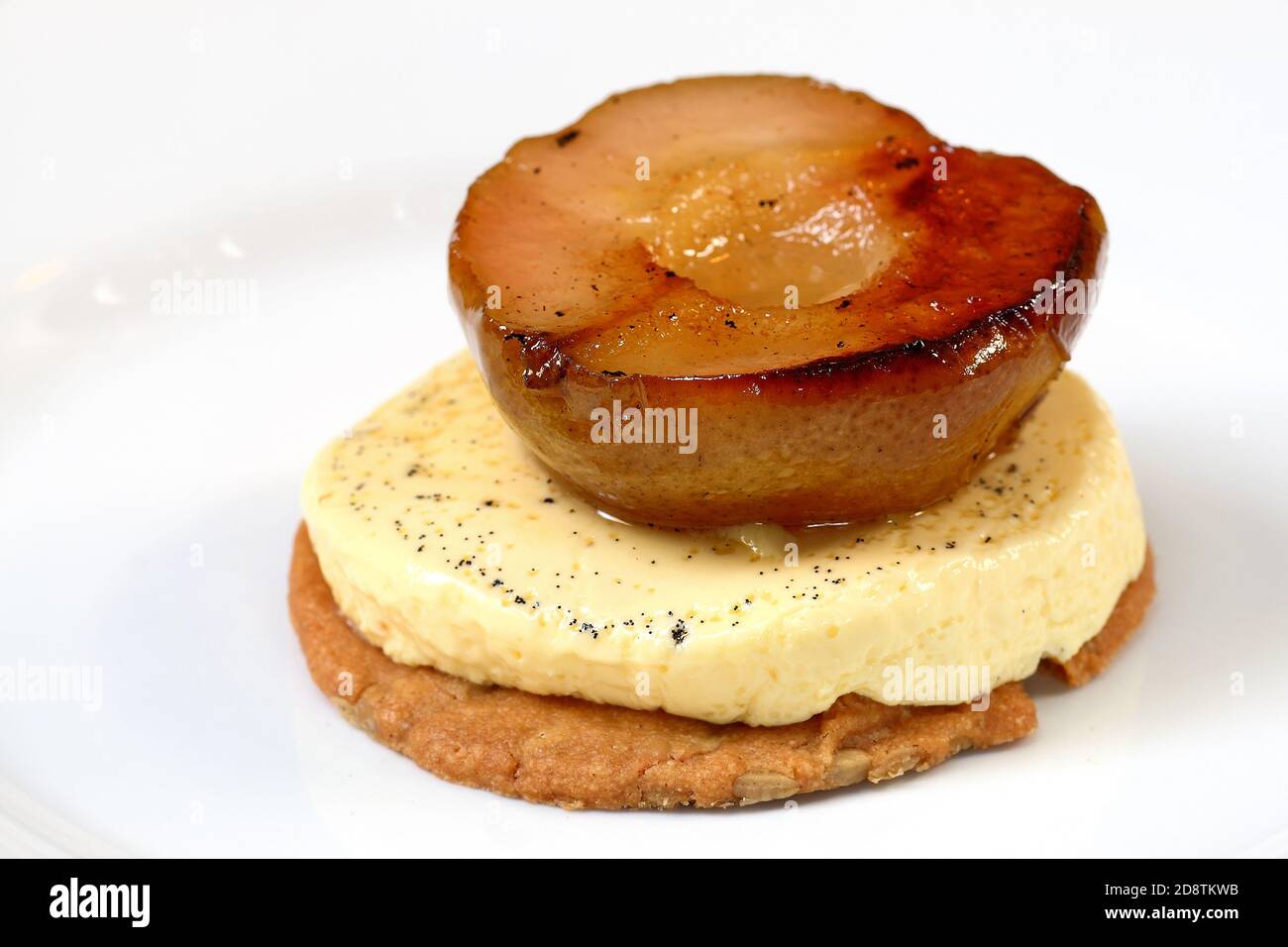 tartlet di crema alla vaniglia con pera tostata Foto Stock