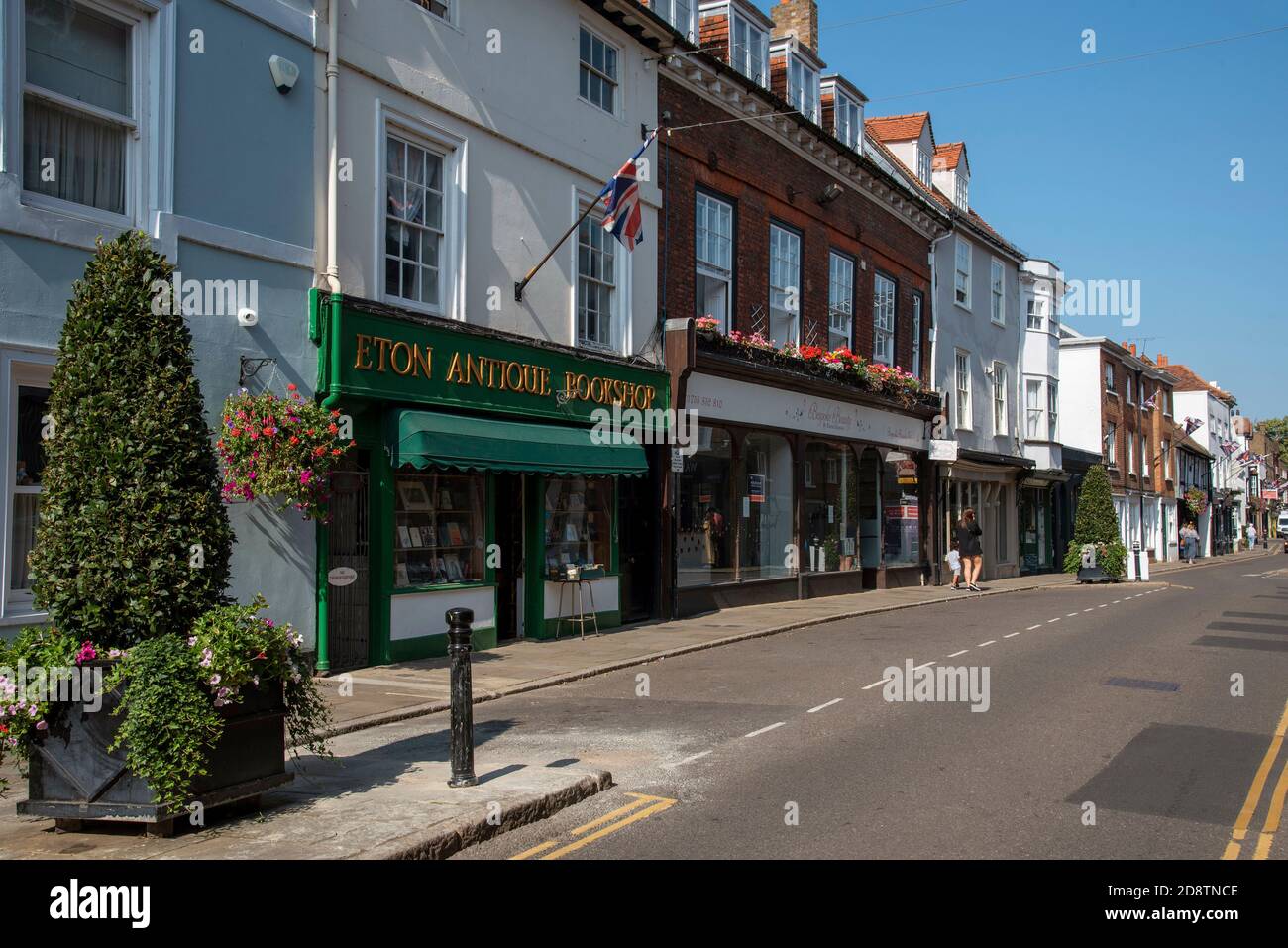 Eton, Buckinghamshire, Inghilterra, Regno Unito. Negozi di Eton High Street in questa storica città. Foto Stock