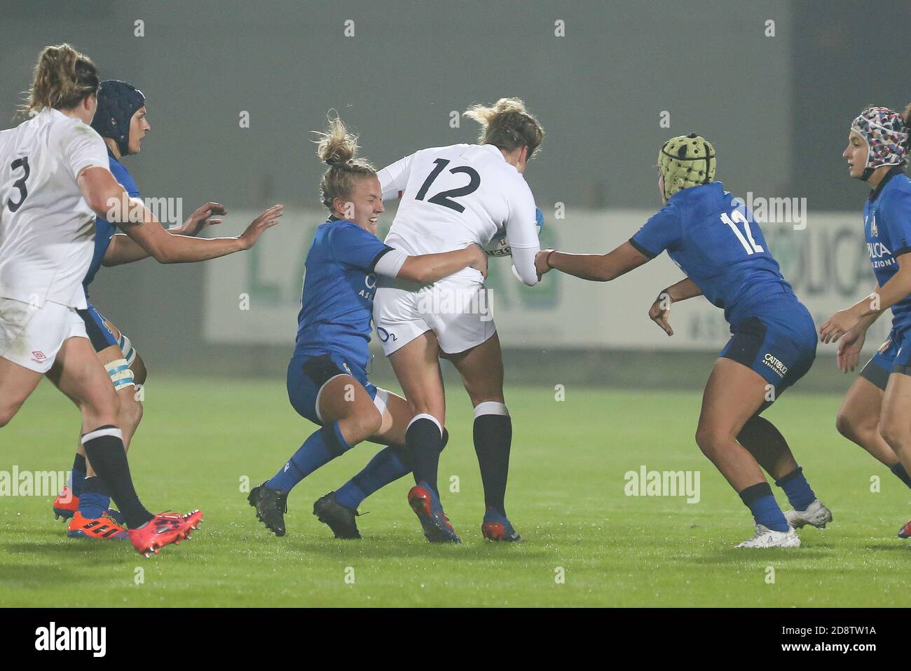 Stadio Sergio Lanfranchi, parma, Italia, 01 Nov 2020, Italia Fly Half Veronica Madia affronta il centro interno Amber Reed (Inghilterra) durante le Donne 2020 - Italia vs Inghilterra, Rugby Six Nations match - Credit: LM/Massimiliano Carnabuci/Alamy Live News Foto Stock