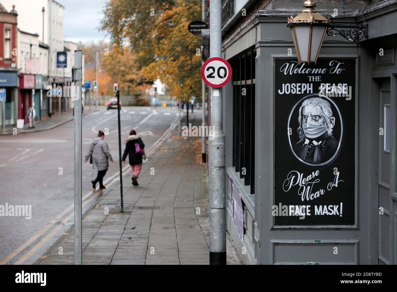 Il pub Joseph Pease a Darlington, County Durham, Regno Unito. 30/10/2020. Fotografia: Stuart Boulton Foto Stock