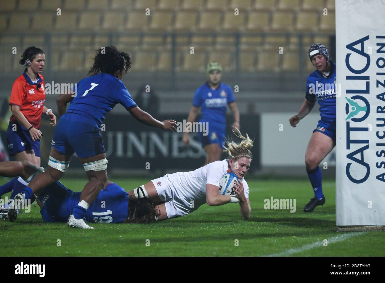 Stadio Sergio Lanfranchi, parma, Italia, 01 Nov 2020, Alex Matthews (Inghilterra) è affrontato vicino alla linea touch durante la Women 2020 - Italia vs Inghilterra, Rugby sei Nazioni match - Credit: LM/Massimiliano Carnabuci/Alamy Live News Foto Stock