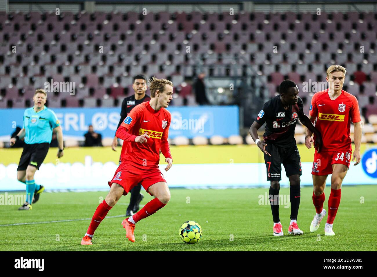 Farum, Danimarca. 31 Ott 2020. Jacob Steen Christensen (6) del FC Nordsjaelland visto nella partita 3F Superliga tra FC Nordsjaelland e FC Midtjylland a destra a Dream Park a Farum. (Photo Credit: Gonzales Photo/Alamy Live News Foto Stock