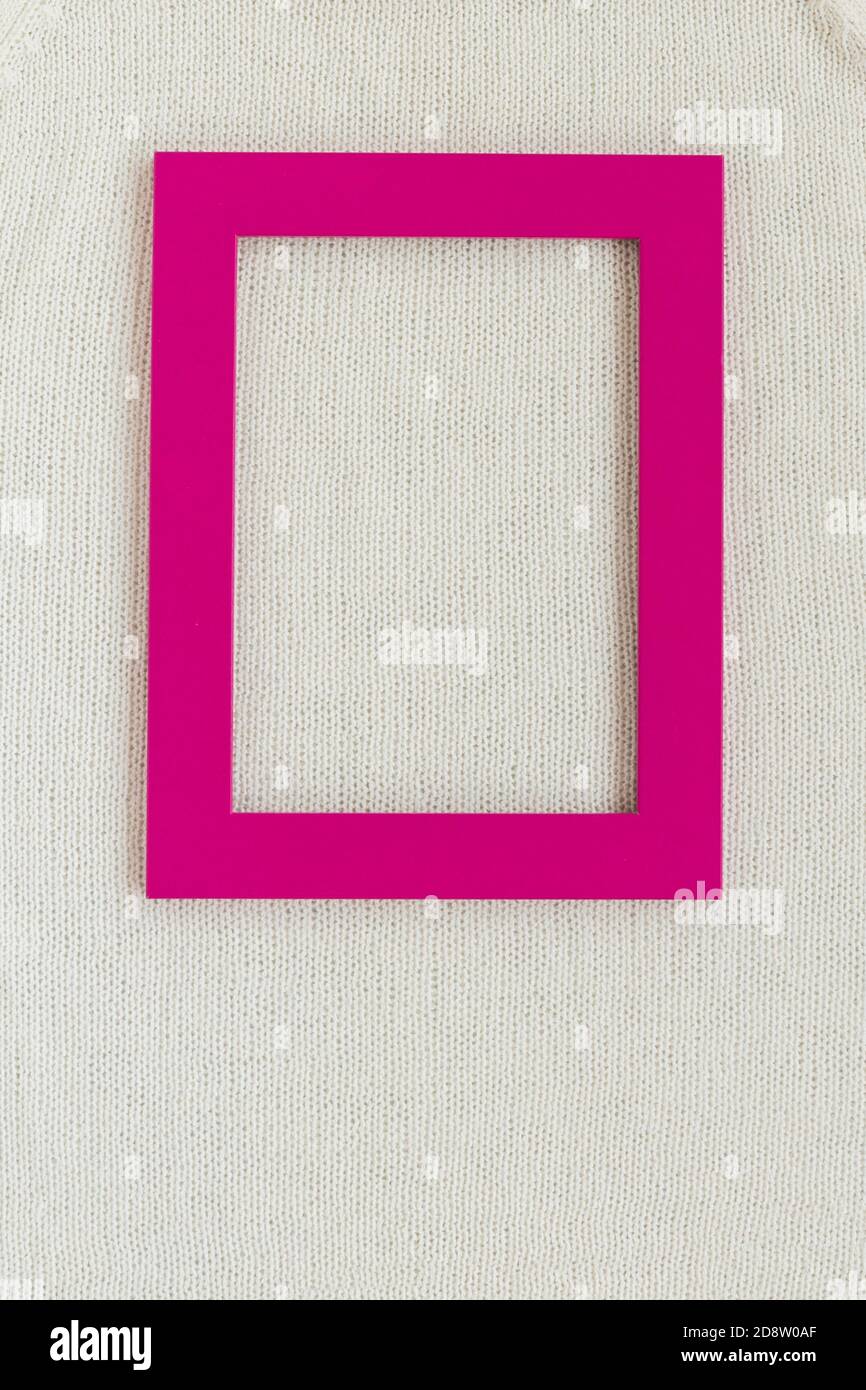 Montatura rosa su tessuto bianco lavorato a maglia con mockup di dima Foto Stock