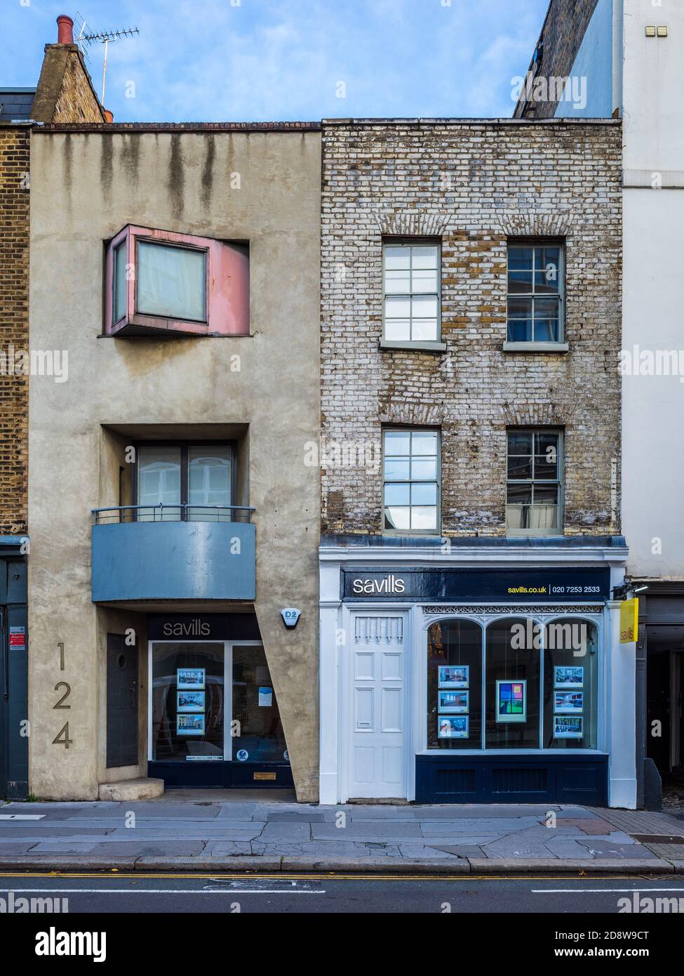 122 & 124 St Johns Street Clerkenwell London - Case a schiera a contrasto.124 architetto Charlie Sutherland 1998. Savills Clerkenwell Agenzia Immobiliare. Foto Stock