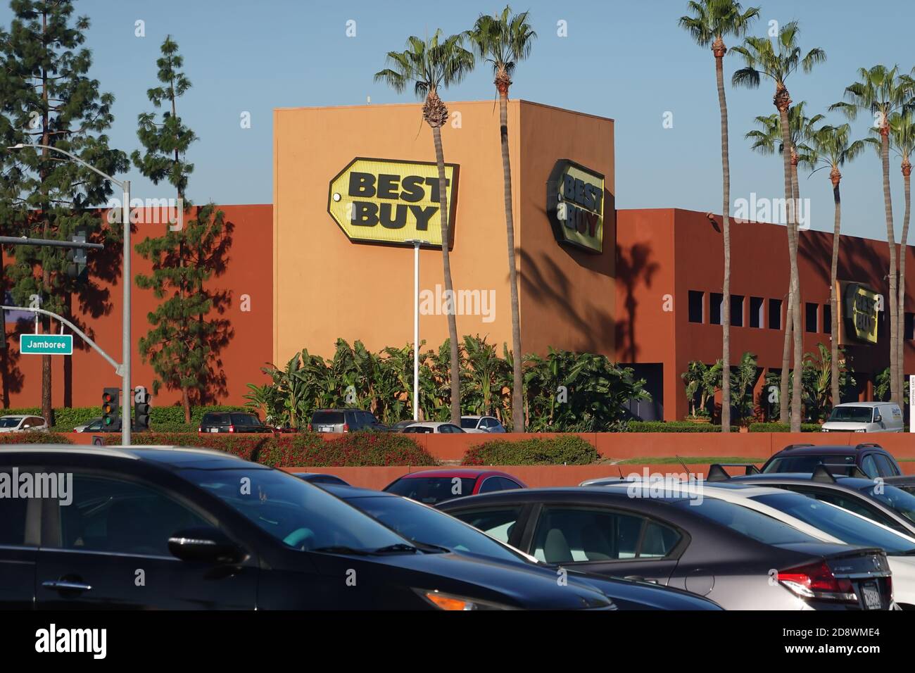 Best buy segno sulla parte esterna dell'edificio nel mercato di Tustin California Stati Uniti Foto Stock