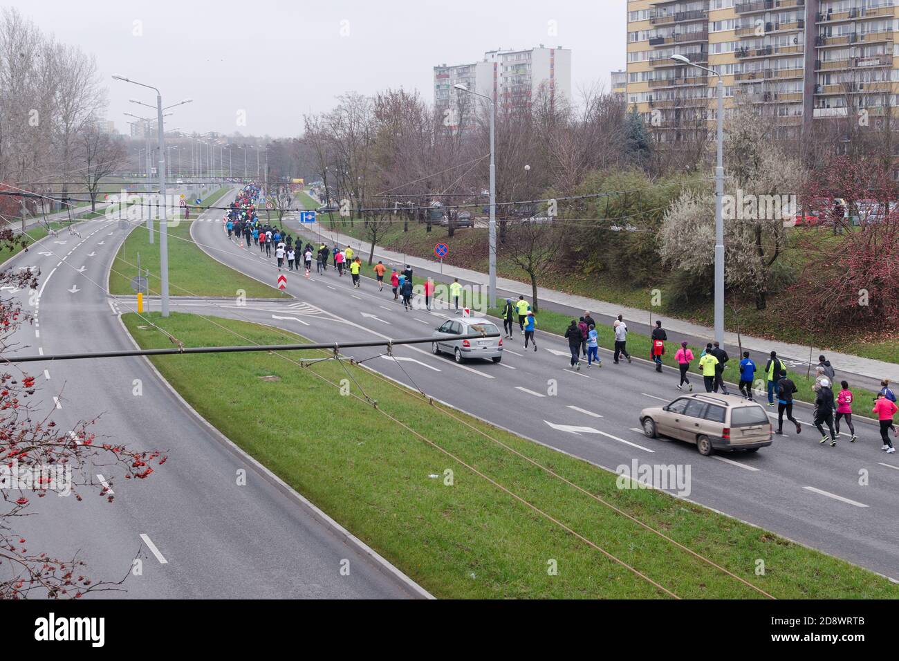 Lublin, Polonia - 23 novembre 2014: Corridori in via Filaretow in gara nella serie di running 'druga dycha do maratonu' Foto Stock