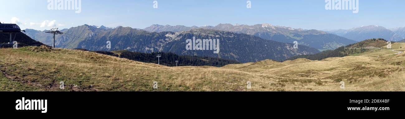 Blick vom Jaufenpass nach Norden zu den Stubaier Alpen, Südtirol, Italien Foto Stock