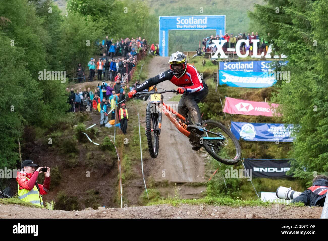 Matt Walker pilota britannico in discesa gareggiando nella Coppa del mondo UCI Mountain Bike 2019 a Fort William, Scozia, Regno Unito Foto Stock