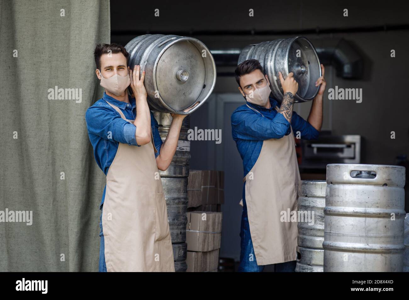 Piccole imprese e lavori di fabbrica durante l'oktoberfest e la fornitura di birra Foto Stock