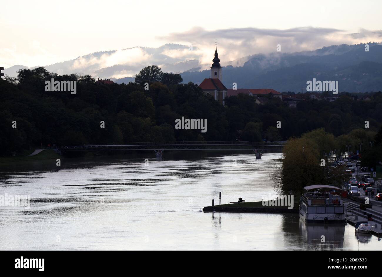 Fiume Drava a Maribor nella Slovenia orientale Foto Stock