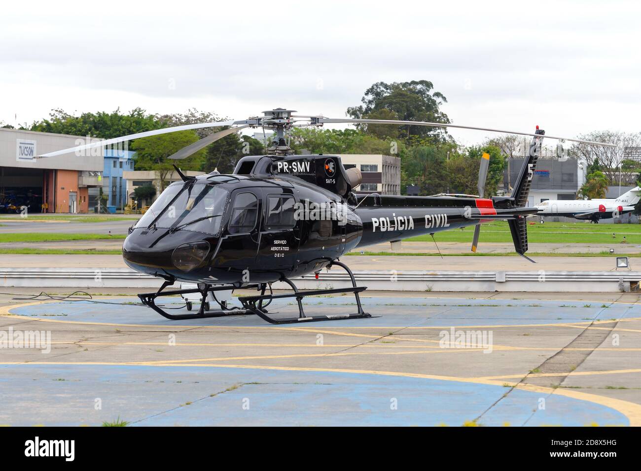 Elicottero della polizia civile del Brasile (Policia Civil). Helibras AS-350B2 Esquilo chopper presso l'aeroporto di campo de Marte a San Paolo, Brasile. Foto Stock