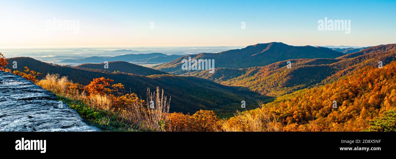 Vista panoramica mattutina in Virginia da Skyline Drive durante l'autunno Foto Stock