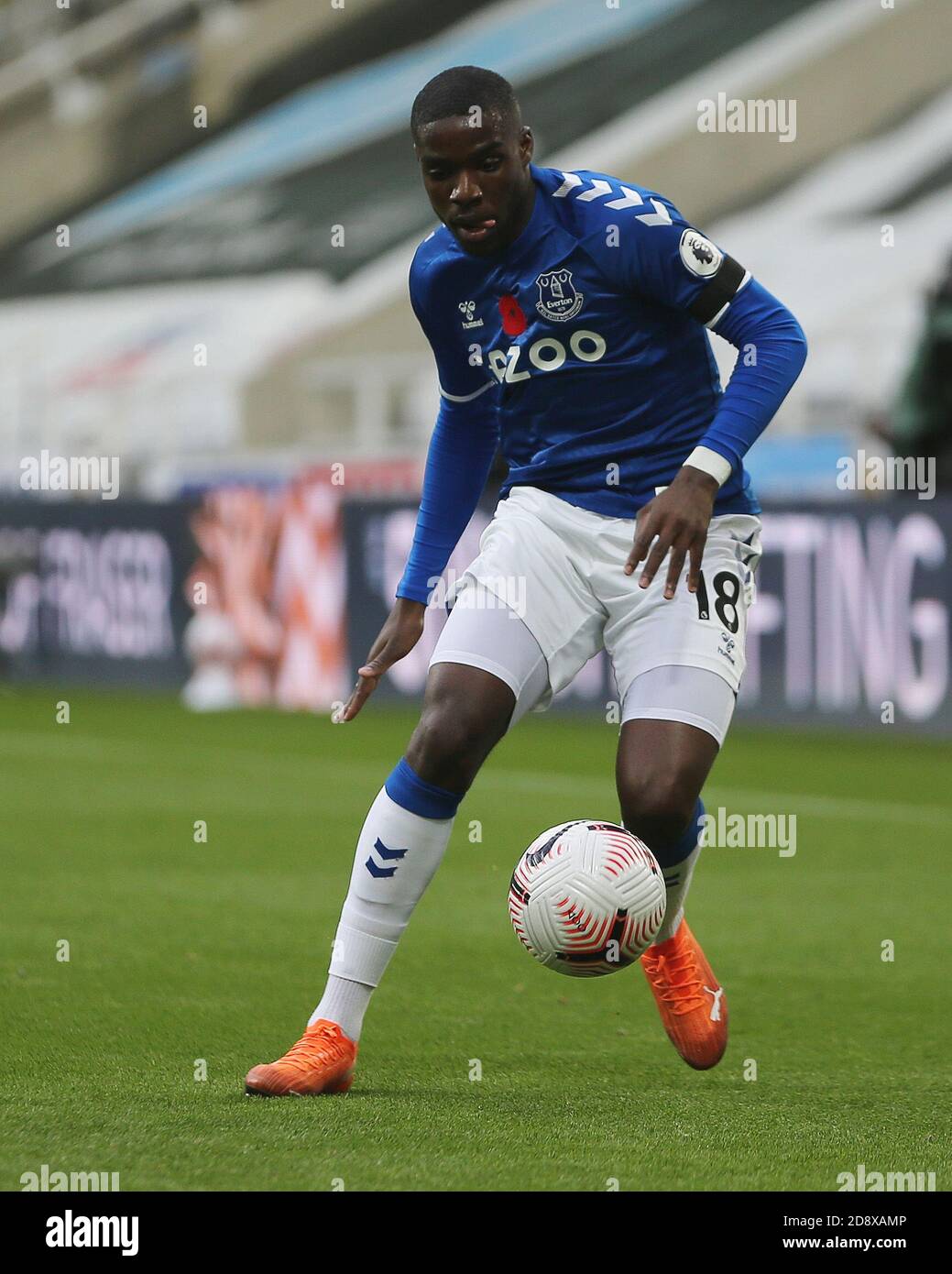 NEWCASTLE UPON TYNE, INGHILTERRA. 1 NOVEMBRE Niels Nkounkou di Everton durante la partita della Premier League tra Newcastle United ed Everton a St. James's Park, Newcastle, domenica 1 novembre 2020. (Credit: Mark Fletcher | MI News) Credit: MI News & Sport /Alamy Live News Foto Stock