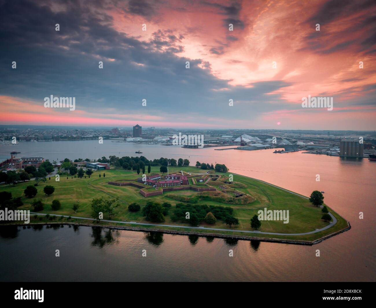 Vista aerea dello storico Fort McHenry a Baltimora che protegge l'ingresso della città dall'oceano, luogo dell'epica battaglia del 1812, Star Spangled Banner Foto Stock