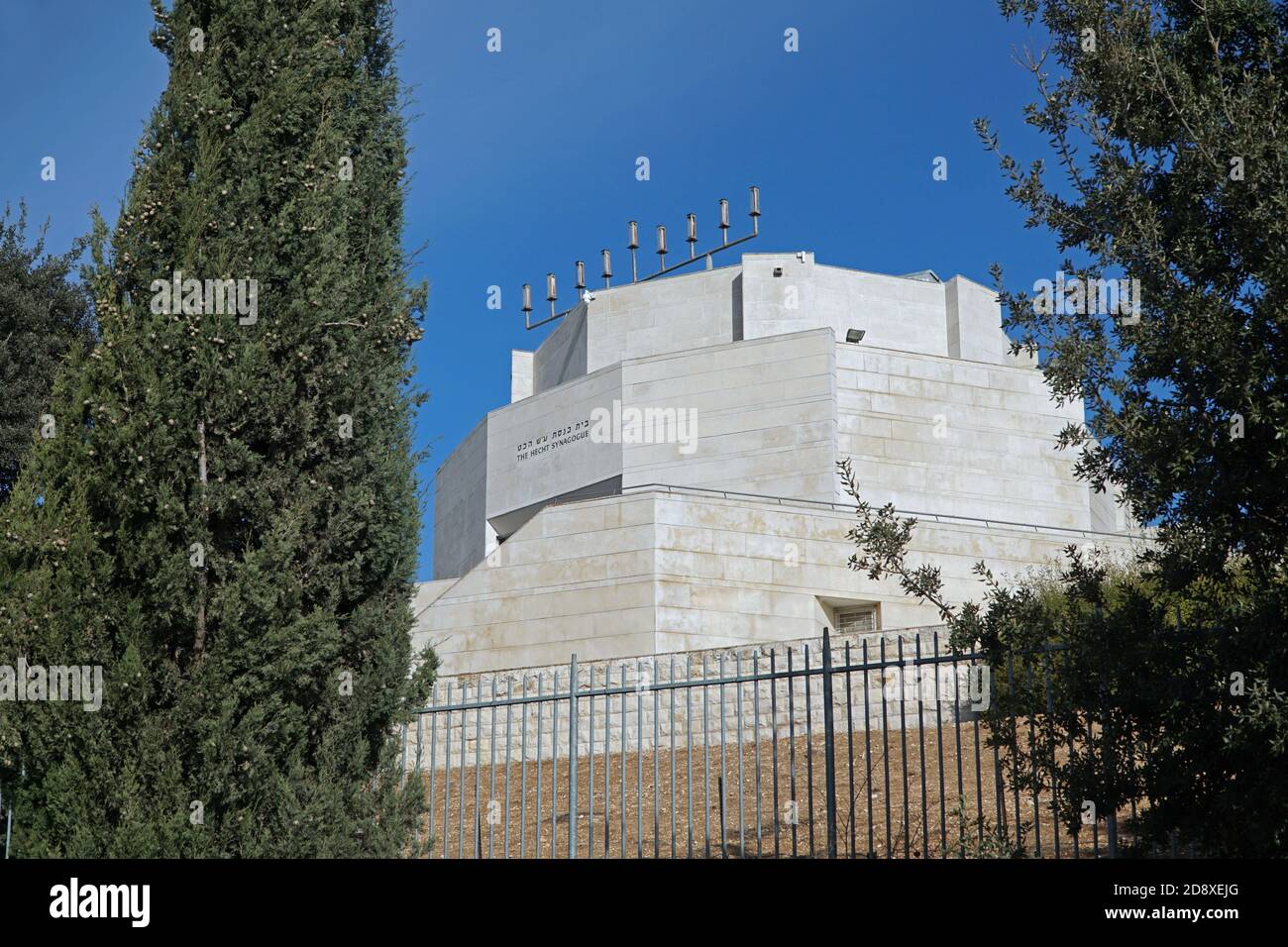Gerusalemme, Israele - 16 gennaio 2017: La moderna sinagoga situata nel campus del Monte Scopus dell'Università Ebraica. Foto Stock