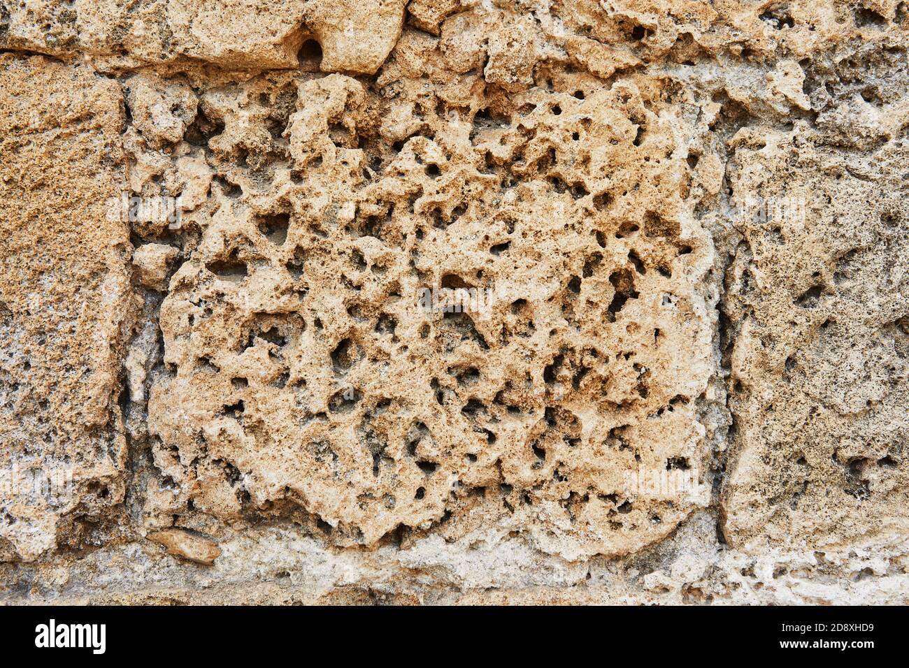 La struttura della pietra con cui le pareti erano fiancheggiate Palazzo di Erode nel Parco Nazionale di Caesarea Primorskaya. Foto Stock