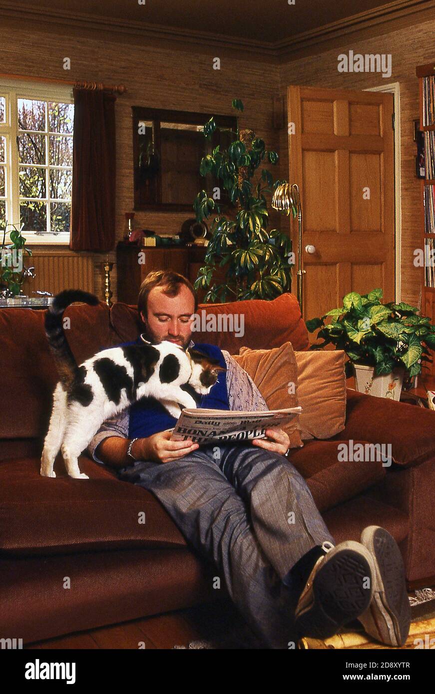 Phil Collins a casa in Surrey Regno Unito 1984 Foto Stock