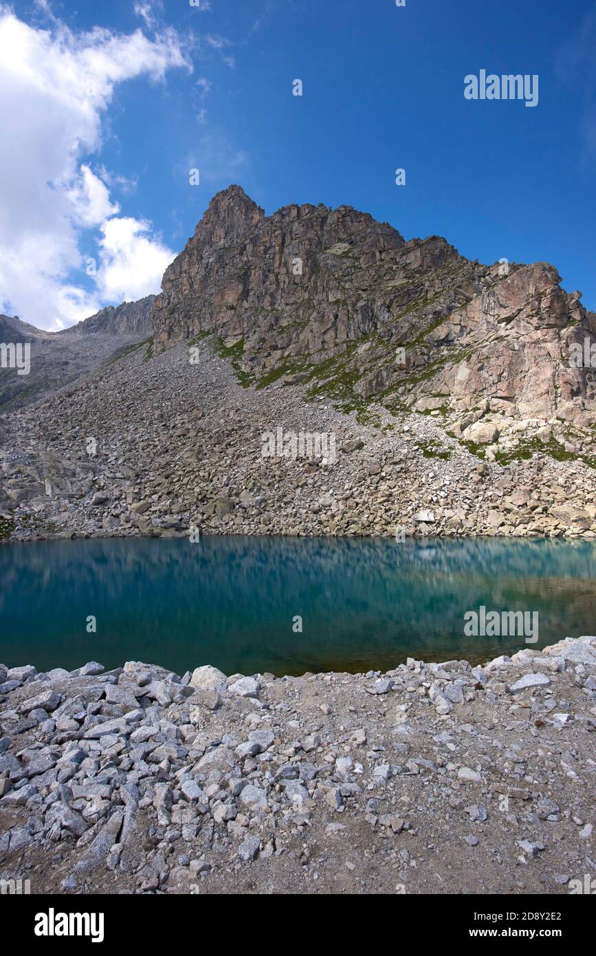 Passo del Tonale (Bs), Iyaly, il lago Monticello mezzo nella fossa del Passo del Paradiso nel gruppo del Monte Adamello Foto Stock