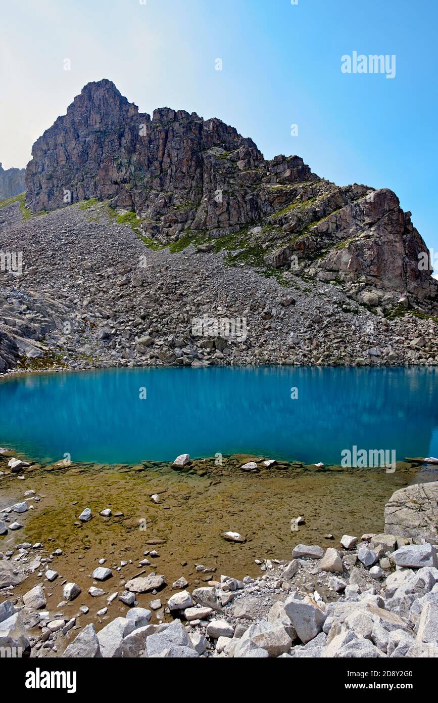 Passo del Tonale (Bs), Iyaly, il lago Monticello mezzo nella fossa del Passo del Paradiso nel gruppo del Monte Adamello Foto Stock