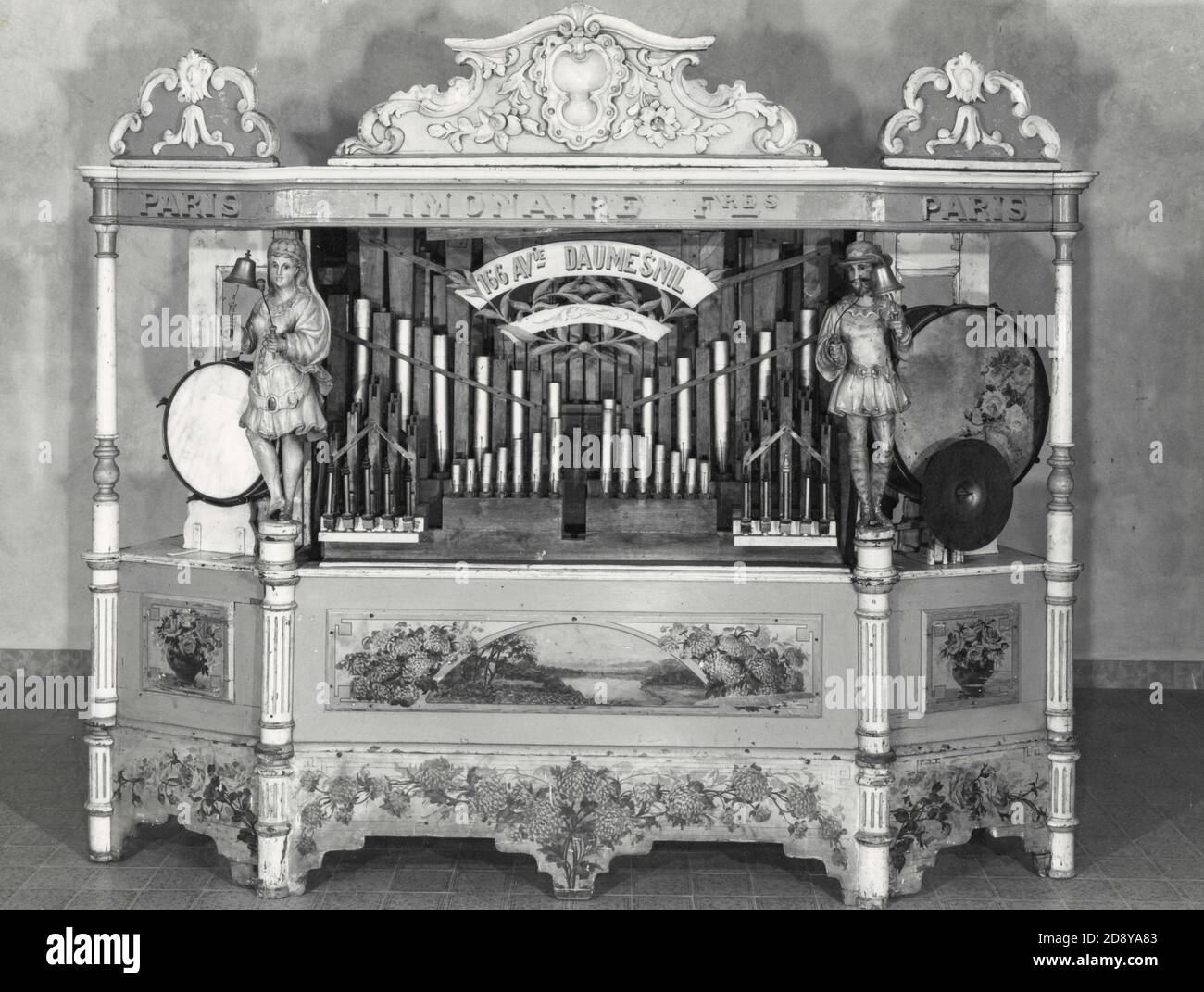 Organo di Limonaire Frères con facciata decorata Foto Stock