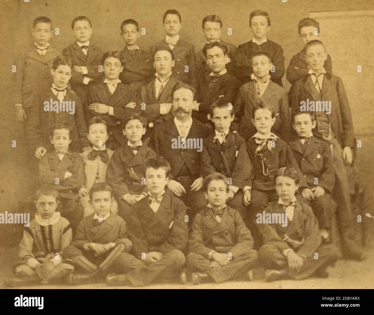 Foto di classe con l'insegnante, Italia 1890 Foto Stock