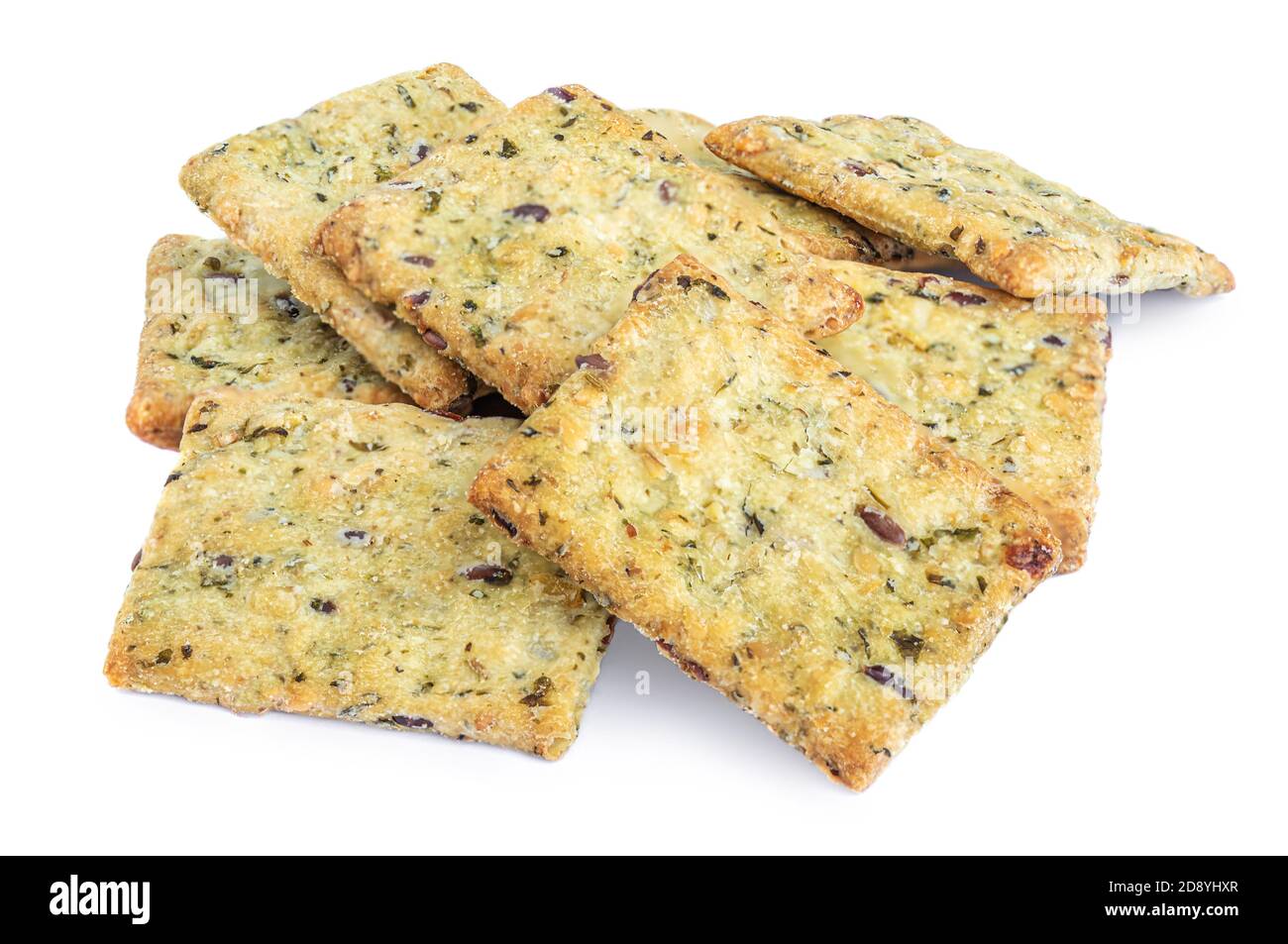 Cracker di cereali isolati su sfondo bianco. Pane croccante con semi di sesamo e lino, primo piano Foto Stock