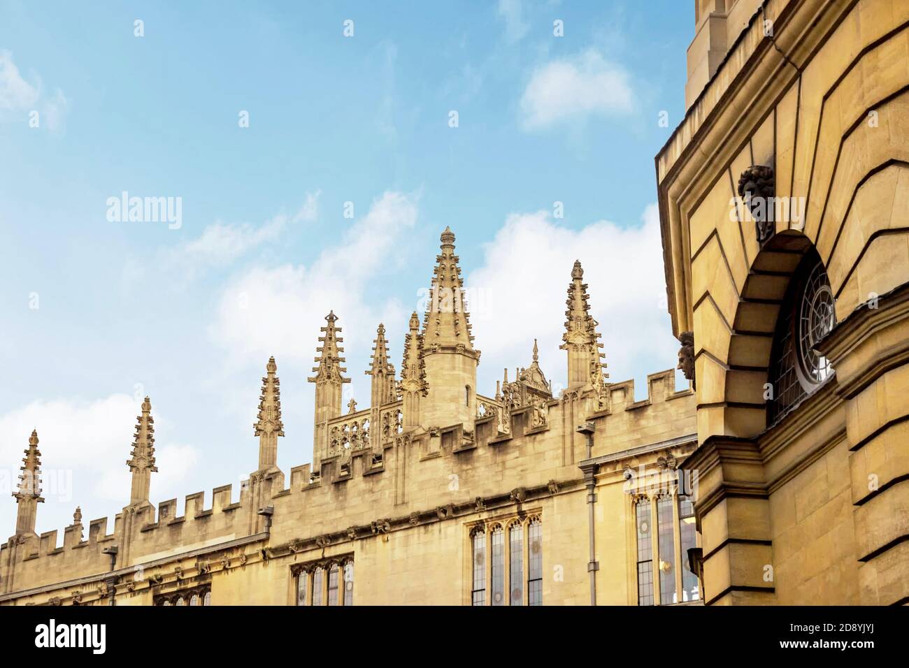 Esterno dell'edificio della Biblioteca Bodleiana con cielo blu Oxford Foto Stock