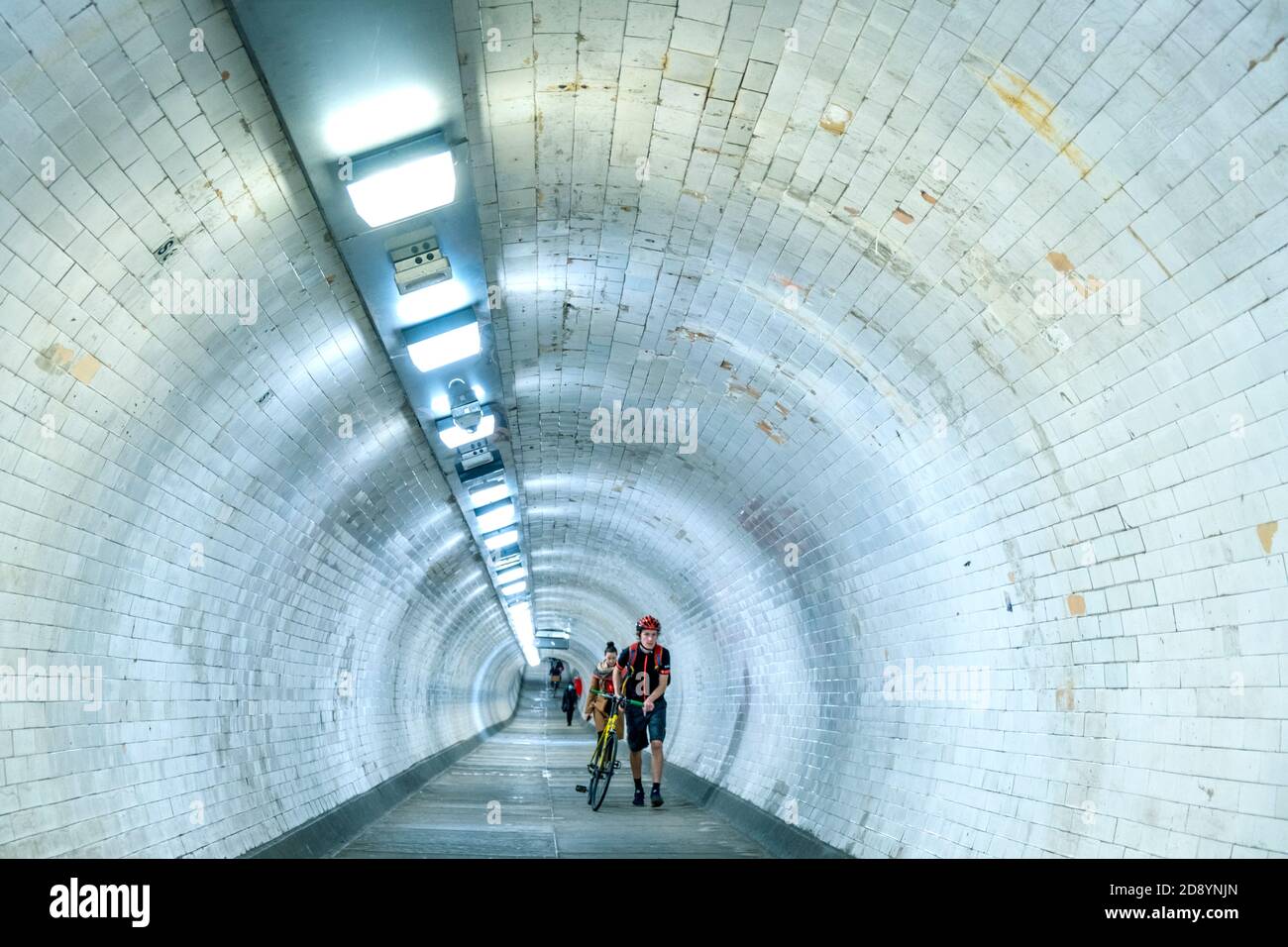 Regno Unito, Londra, trasporto, interno del tunnel pedonale di Greenwich, che collega Greenwich sulla riva sud con Millwall (Tower Hamlets) a nord Foto Stock