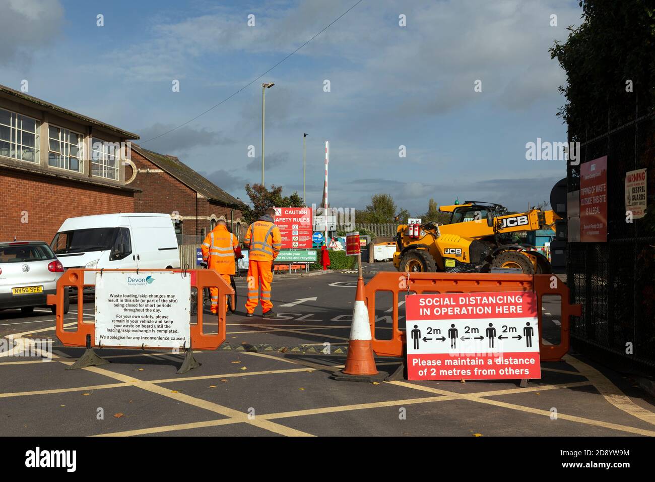 Centro di riciclaggio, riciclaggio, Padre, rifiuti, cartone, responsabilità, questioni sociali, Auto, rimozione, Gestione dei rifiuti, Foto Stock