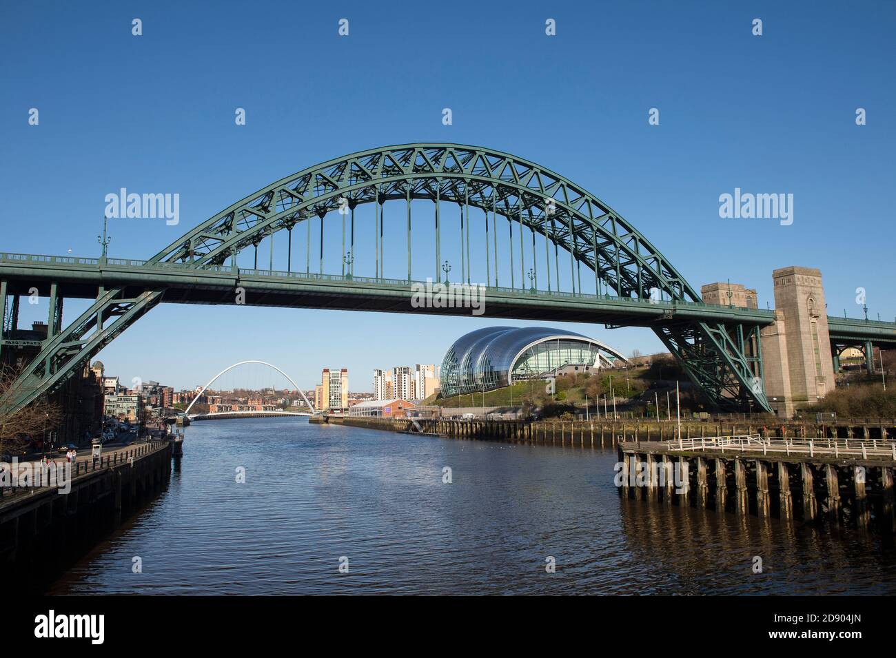 Il ponte Tyne che attraversa il fiume Tyne, che collega Newcastle upon Tyne e Gateshead nel nord-est dell'Inghilterra. Foto Stock