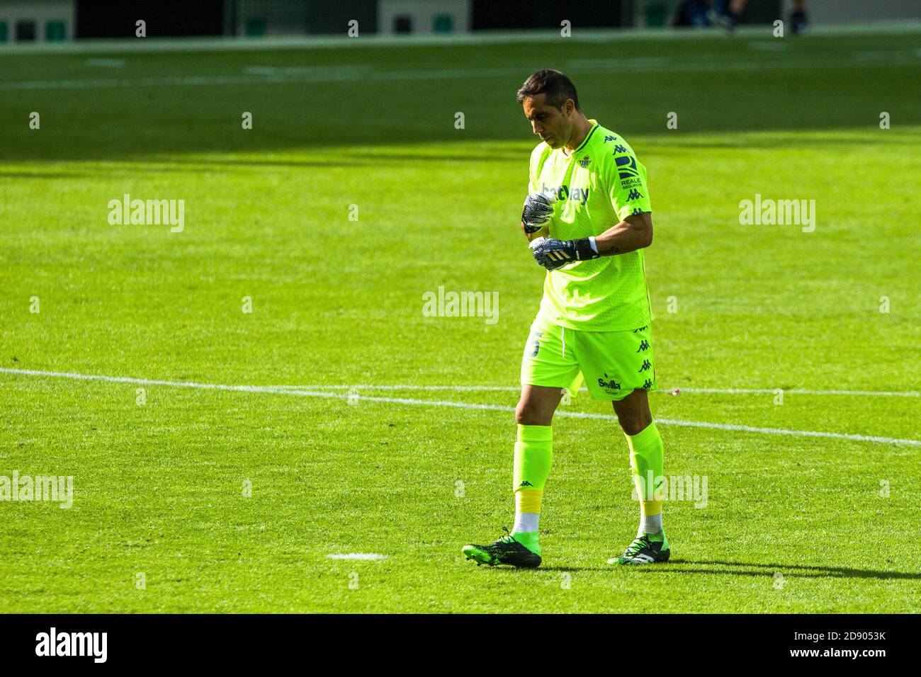 Claudio Bravo di Real Betis durante la partita di calcio del campionato spagnolo la Liga tra Real Betis Balompie ed Elche CF il 1° novembre 2020 a B C. Foto Stock