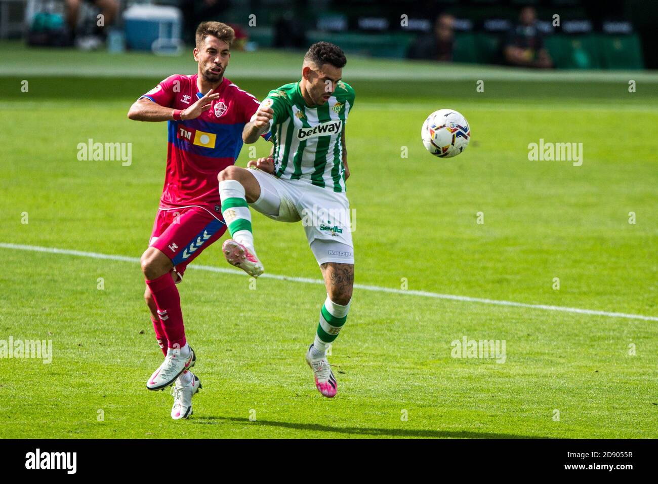 Tonny Sanabria di Real Betis durante la partita di calcio del campionato spagnolo la Liga tra Real Betis Balompie ed Elche CF il 1° novembre 2020 a C. Foto Stock