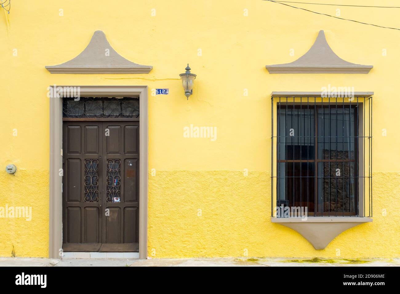 Facciata in stile coloniale di una casa nel centro storico di Merida, Merida, Yucatan, Messico Foto Stock