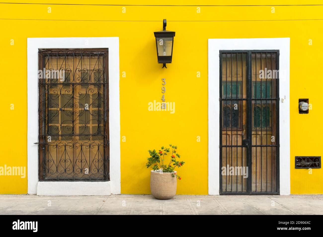 Facciata in stile coloniale di una casa nel centro storico di Merida, Merida, Yucatan, Messico Foto Stock