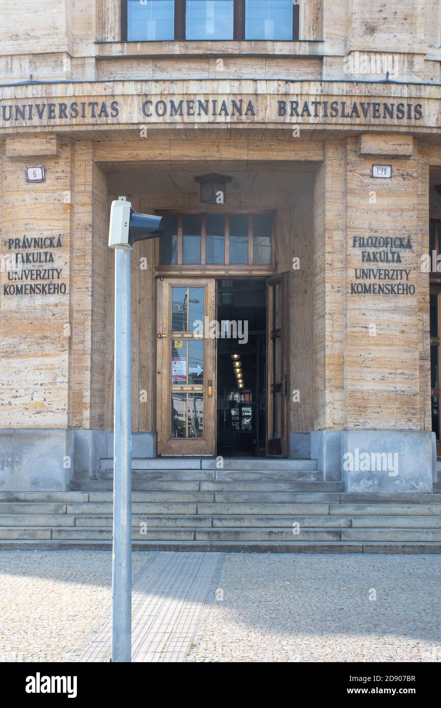 Bratislava Slovacchia 21 settembre: Ingresso all'università di Comenius Slovacchia Foto Stock