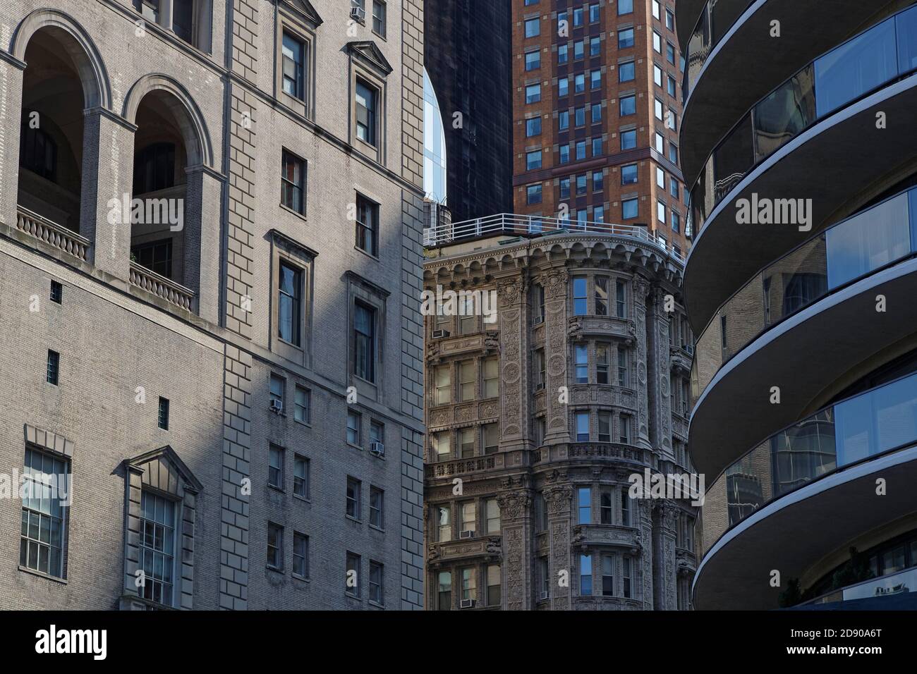 NEW YORK CITY, USA, 10 settembre 2017 : edifici a Manhattan. Manhattan è la più densamente popolata dei cinque quartieri di New York City. Foto Stock