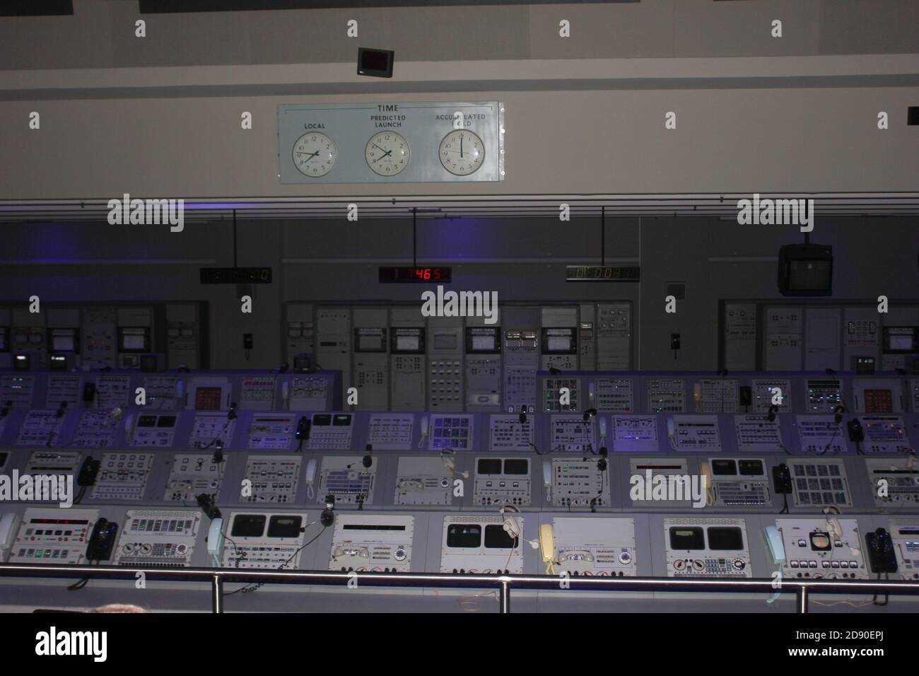 Attrezzature per il controllo della missione Apollo degli anni '60 in esposizione nello spazio Kennedy Centro di Orlando..NASA sala di controllo per l'Apollo 11 presidiato missione di terra luna Foto Stock
