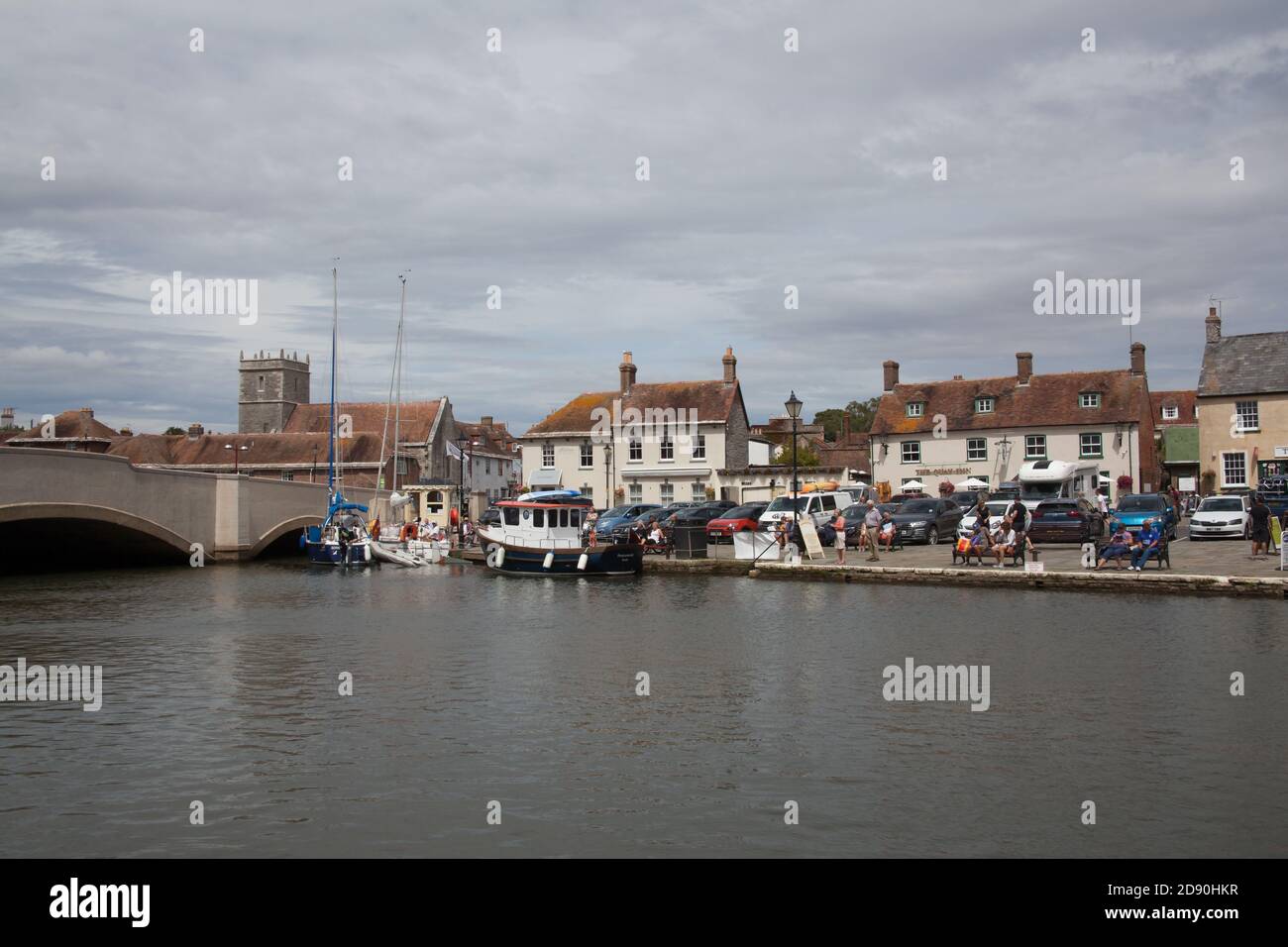 Vista del Wareham Bridge sul fiume Frome a Dorset nel Regno Unito, il 23 luglio 2020 Foto Stock