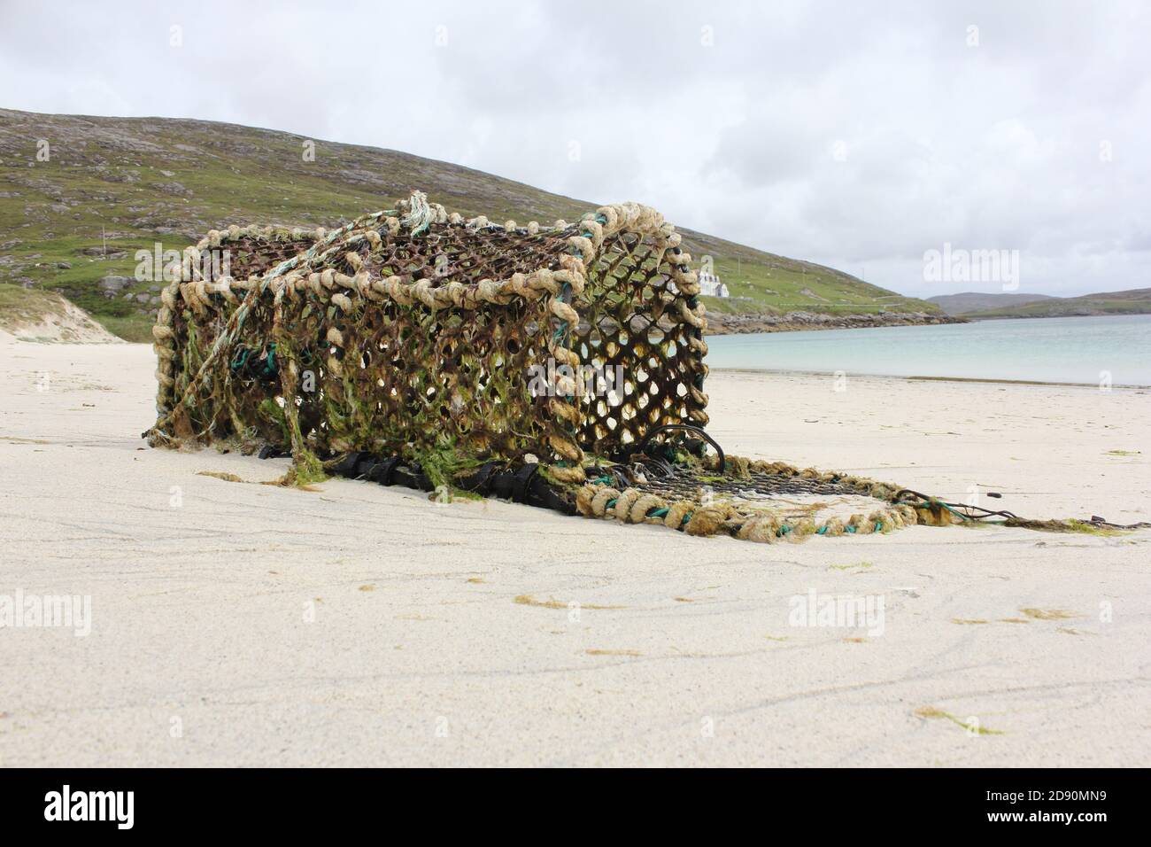 Una pentola di aragosta si è lavata su una spiaggia su Vatersay, Ebridi esterne. Foto Stock