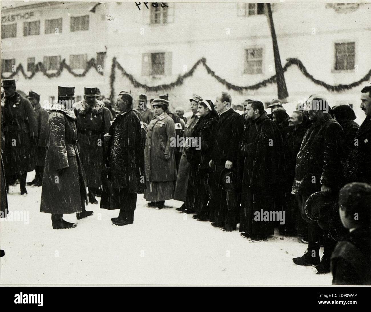 Kaiser Karl I., Besuch a Moena, Empfang der Zivilbevölkerung. Foto Stock