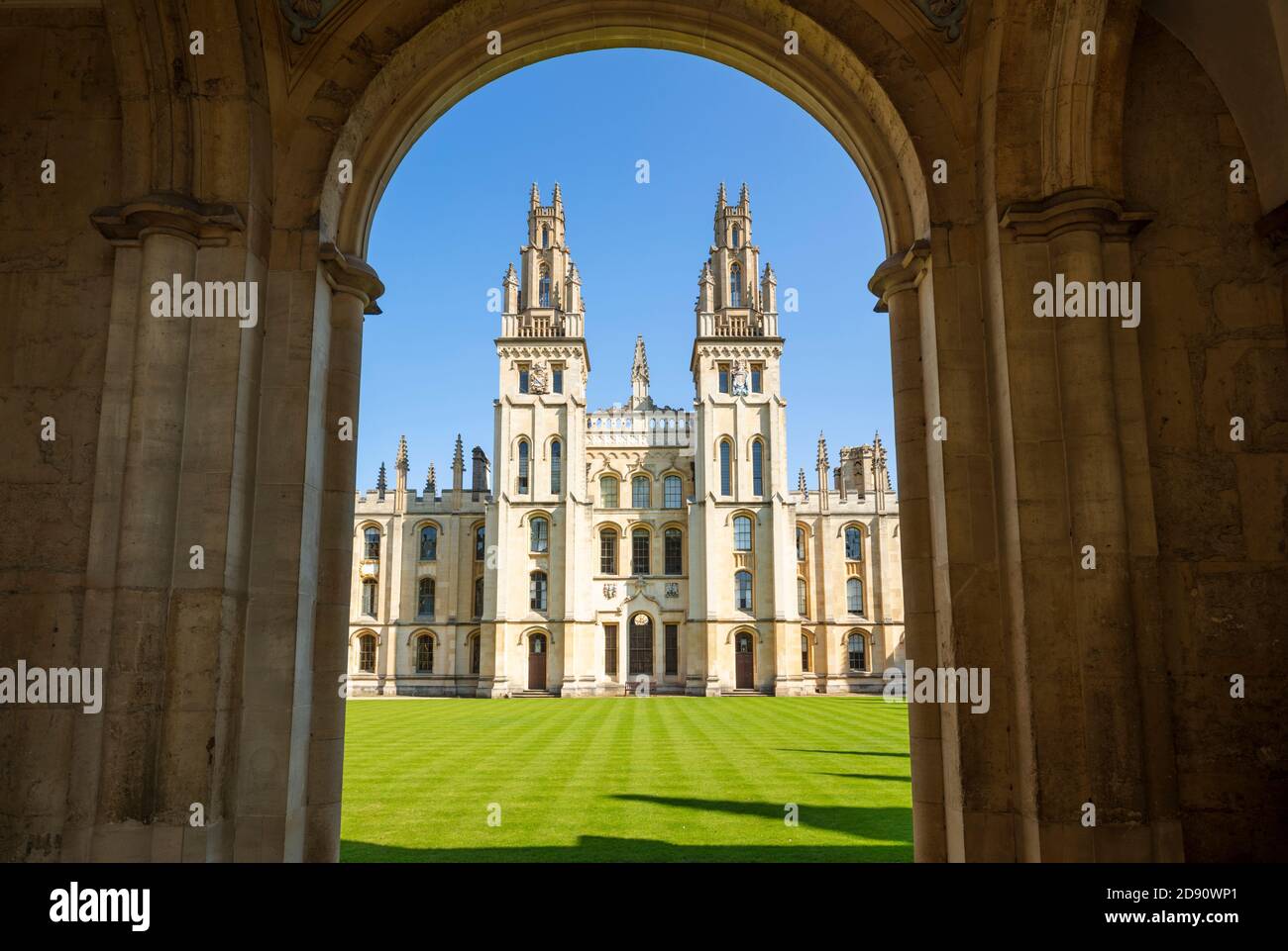 Università di Oxford Università le mura interne torri gotiche e quadrangolo nord di All Souls College Oxford Oxfordshire Inghilterra UK GB Europa Foto Stock