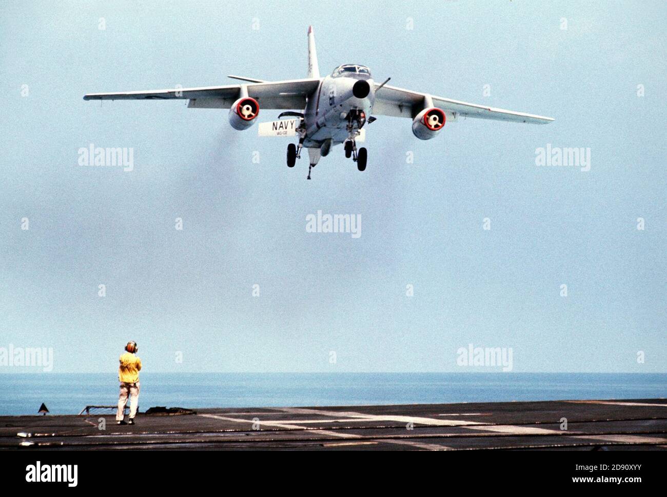 KA-3B VAQ-132 in avvicinamento a USS America (CVA-66) 1970. Foto Stock