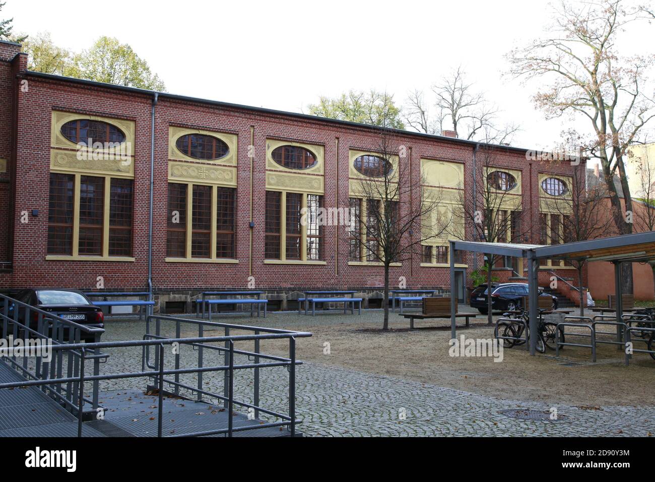 Joliot-Curie-Gymnasium, Wilhelmsplatz 5, 02826 Görlitz, Schule in Görlitz, Sachsen, Schulhof, Hof Foto Stock