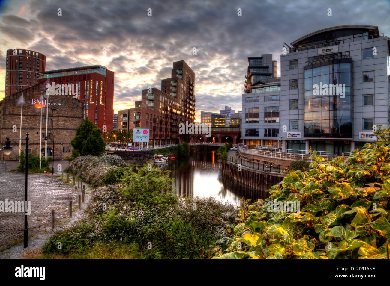 Leeds Granary Wharf all'ora blu Foto Stock