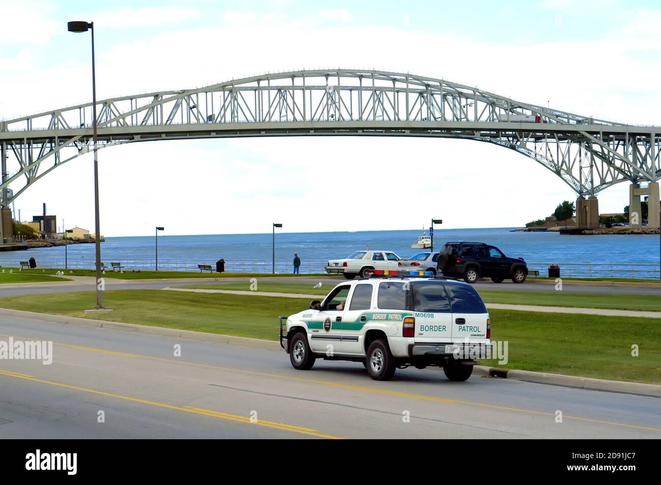 Border Patrol guarda e protegge Blue Water International Bridge tra Port Huron, Michigan e Sarnia, Ontario, Canada Foto Stock