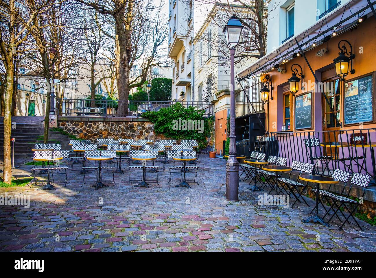Parigi, Francia, Febbraio 2020, vista sulla terrazza del ristorante “le Relais de la Butte” nel cuore di Montmartre Foto Stock