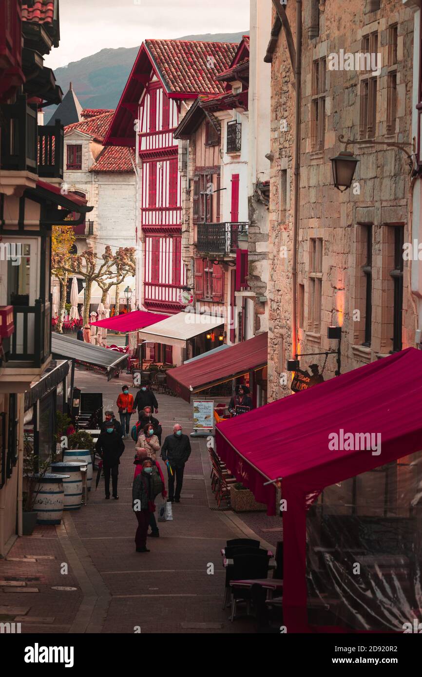 Guarda Saint Jean de Luz ville nei Paesi Baschi. Foto Stock