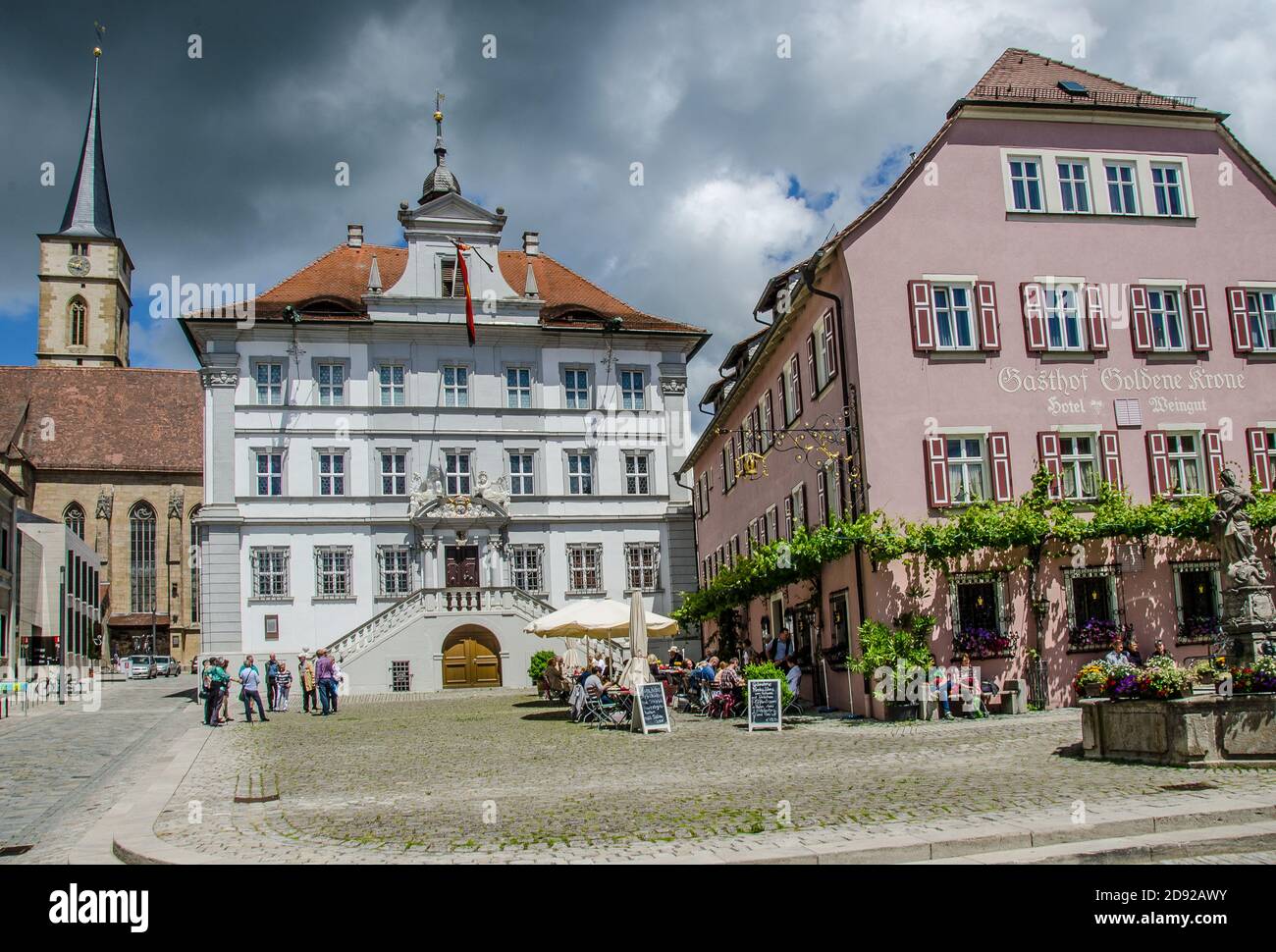 Iphofen si trova nel distretto di Kitzingen, in Baviera, nel Regierungsbezirk di Unterfranken. Si trova a 9 km a sud-est di Kitzingen Foto Stock